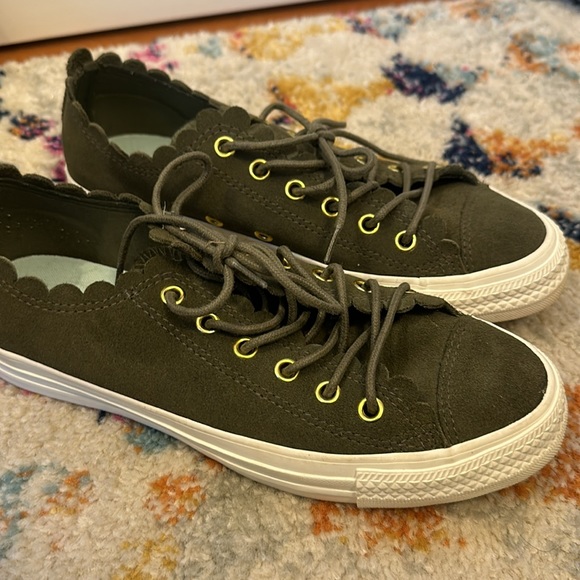 Converse Chuck Taylor All-Star Frilly Thrills Low Tops - Picture 2 of 4